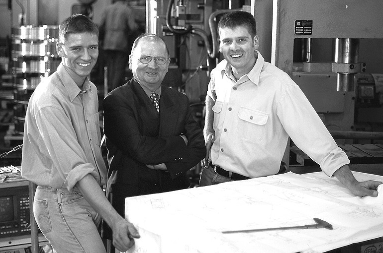 <b>1996</b>&nbsp;&nbsp;&nbsp;Generationswechsel: Marco Seidel tritt ins Unternehmen ein. Uwe Seidel übernimmt die Geschäftsführung.