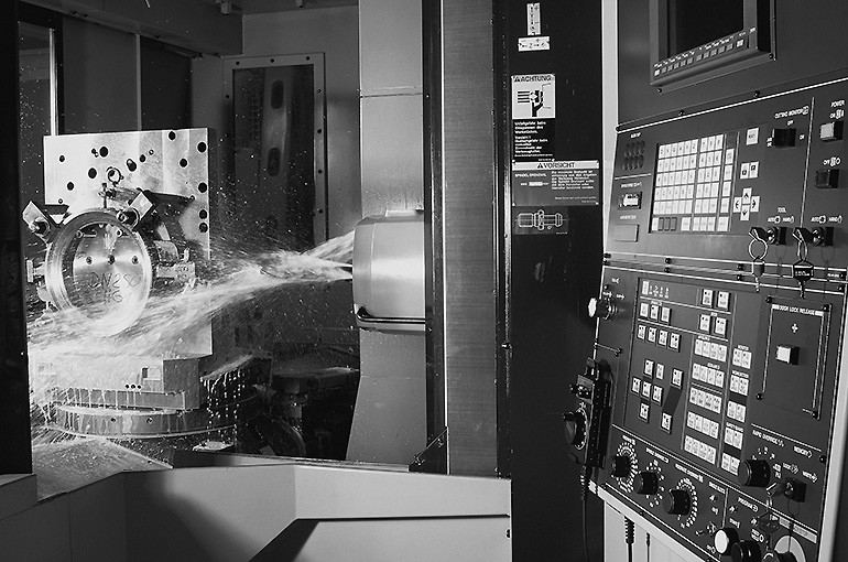 <b>1997</b>&nbsp;&nbsp;&nbsp;Erstes Horizontal-Bearbeitungszentrum.